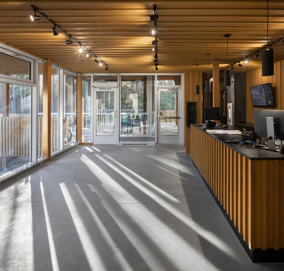 camp de touage service center by blouin tardif architectes eric painchaud architecte
