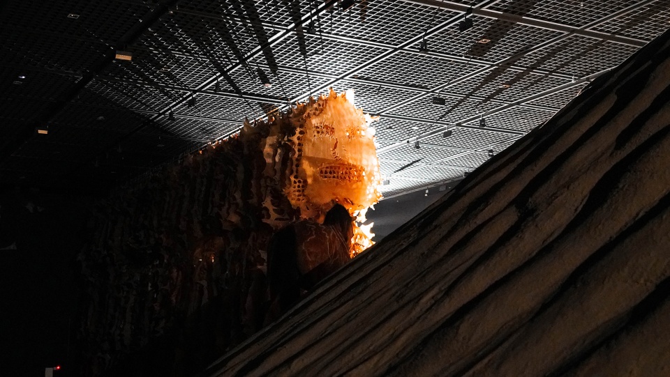 spatial design for wu jianan solo exhibition the huge sand dunes are the bed of the sea china by pills architects