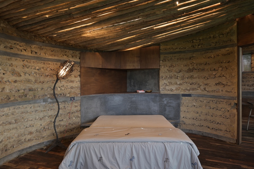 the ledge house by wallmakers