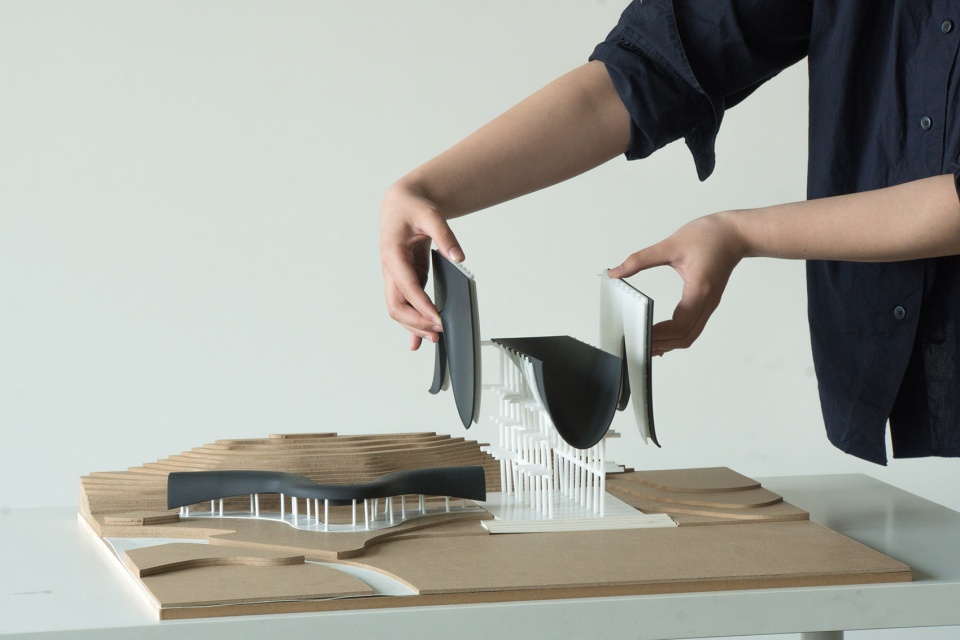 the levitated curtain xi hall by say architects