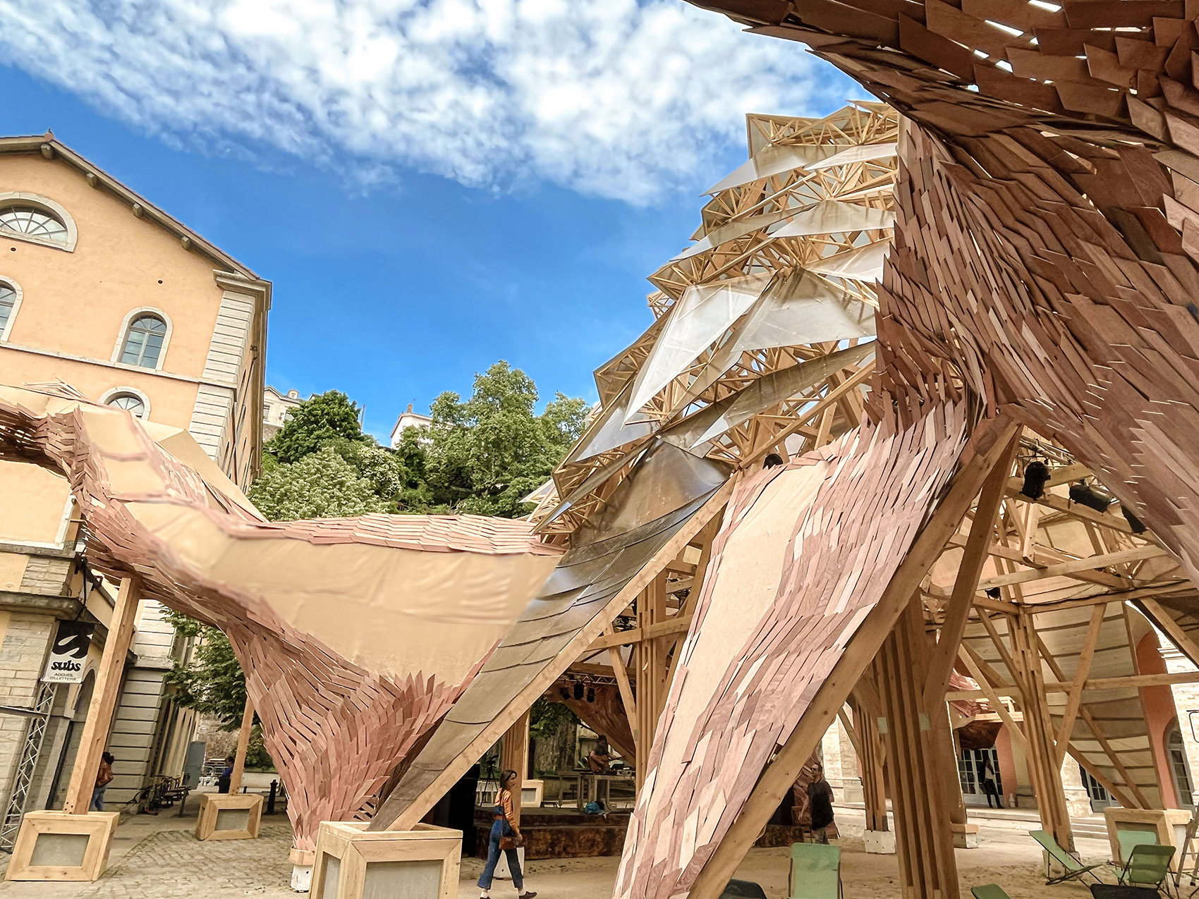 Le Kraken Installation by UV LAB