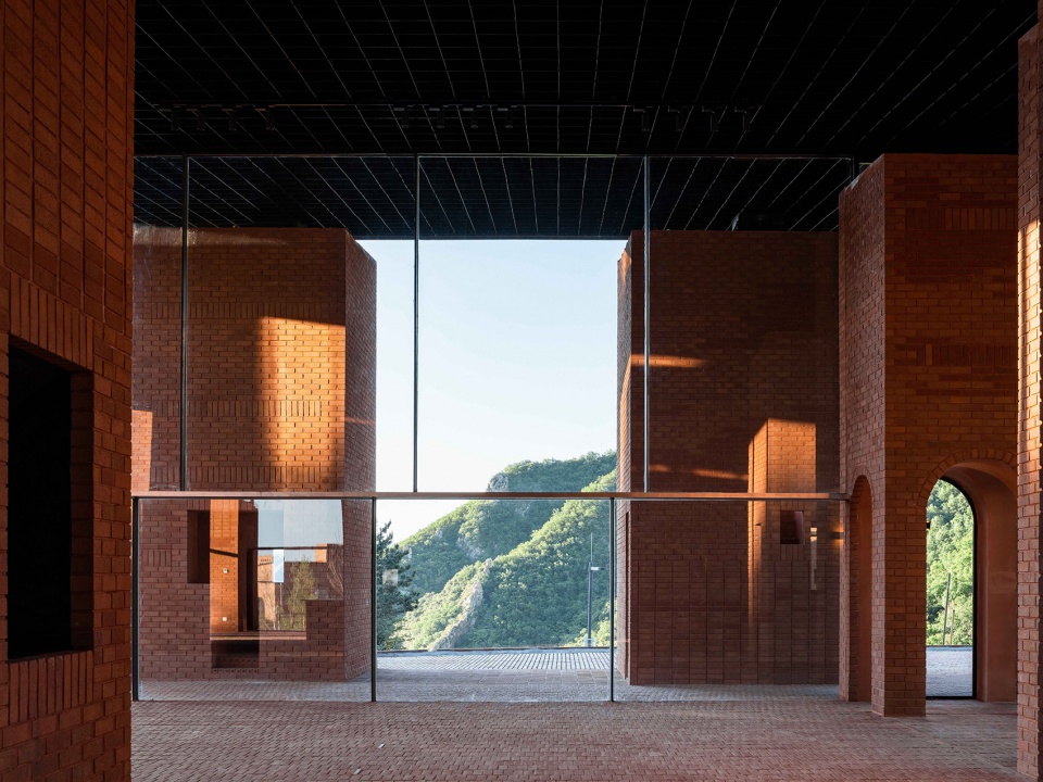 Art Center of Aranya Jinshanling by Atelier Archmixing