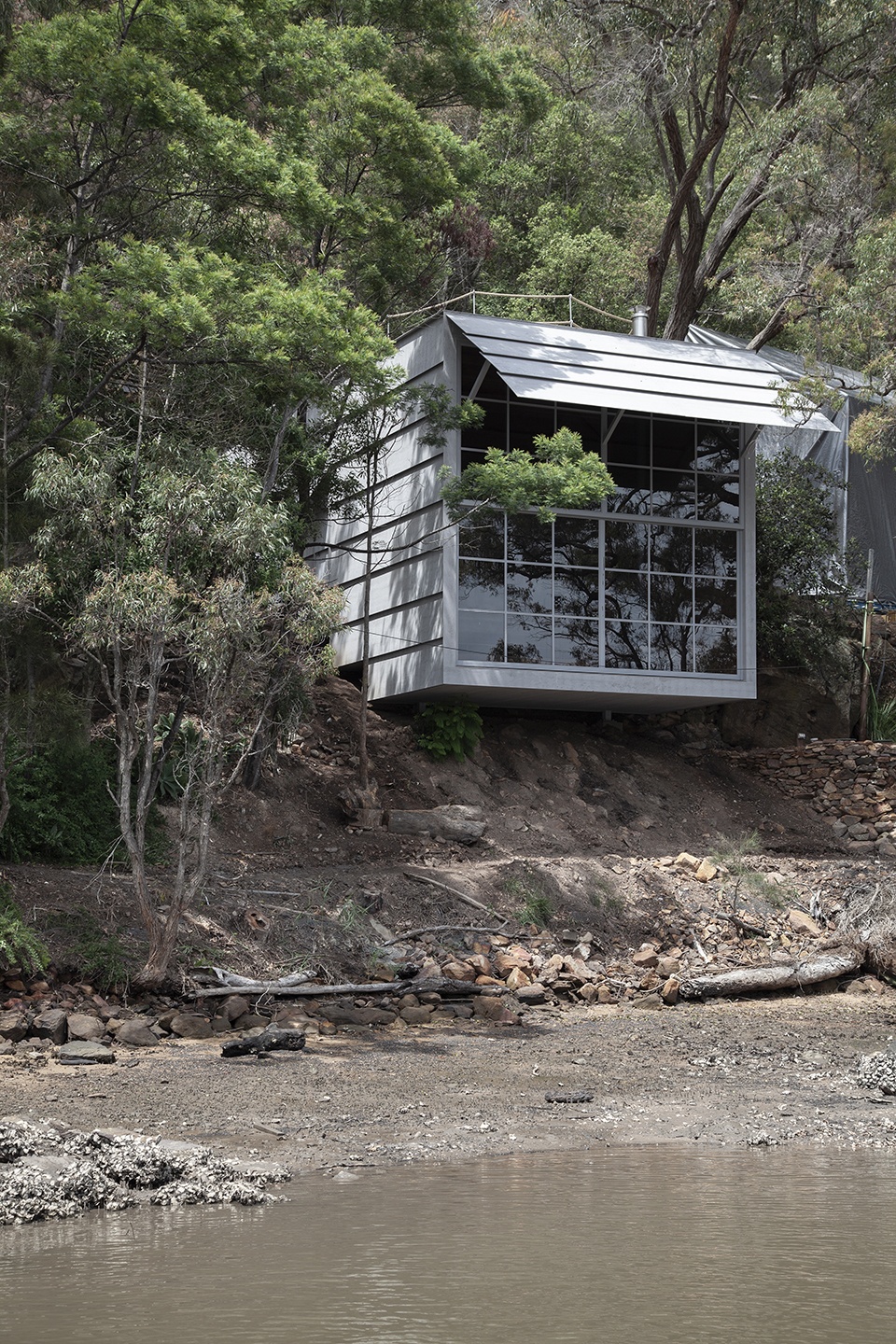 marra marra shack by leopold banchini architects