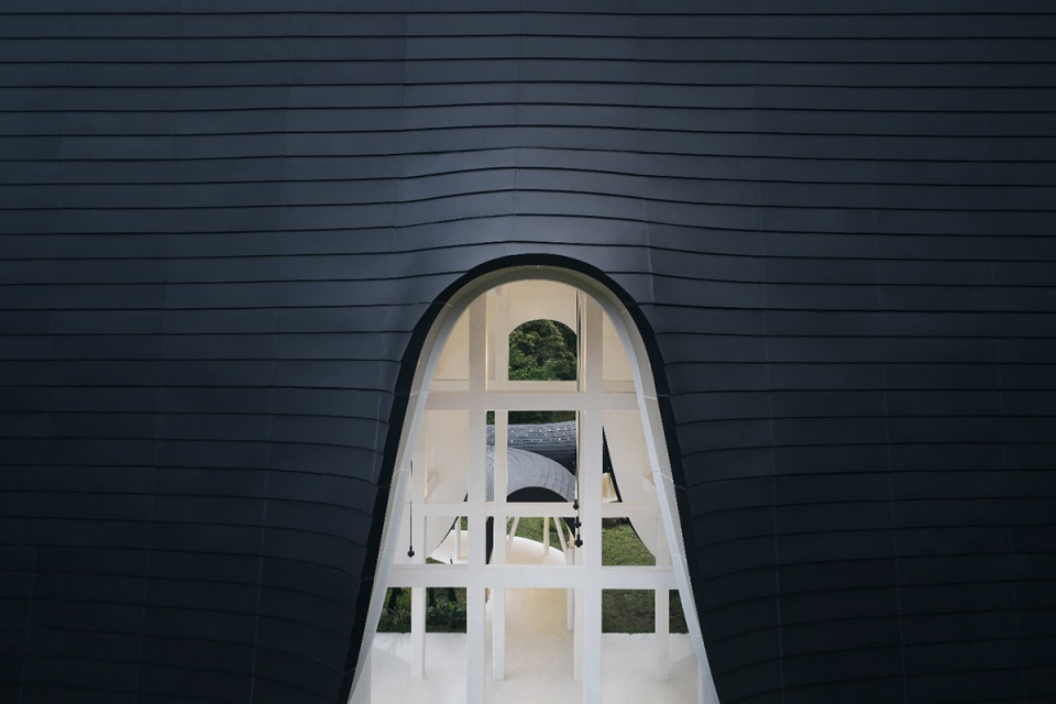 the levitated curtain xi hall by say architects