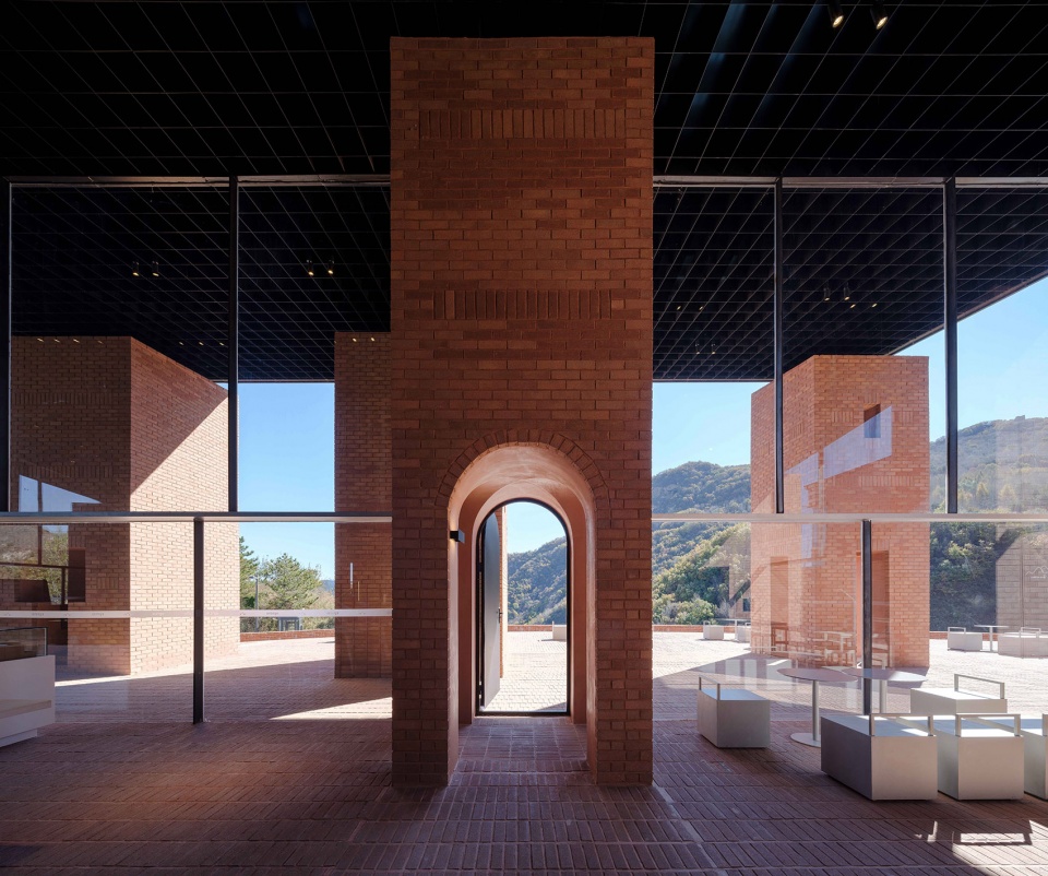 Art Center of Aranya Jinshanling by Atelier Archmixing