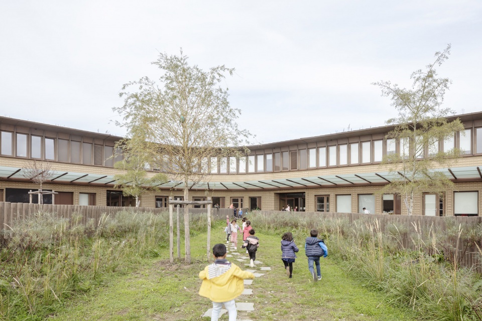 groupe scolaire thomas pesquet villepreux by paul emmanuel loiret serge joly architectes