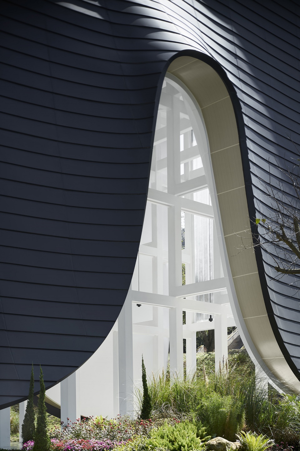 the levitated curtain xi hall by say architects