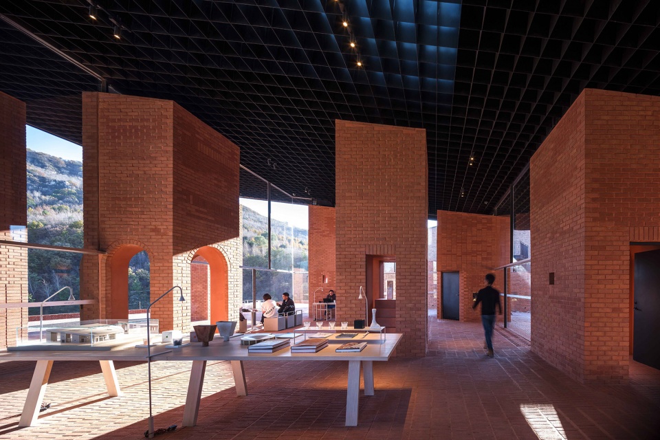 Art Center of Aranya Jinshanling by Atelier Archmixing