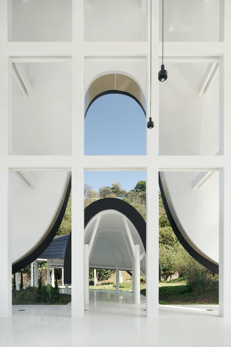 the levitated curtain xi hall by say architects