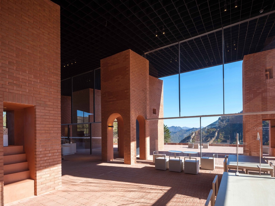 Art Center of Aranya Jinshanling by Atelier Archmixing