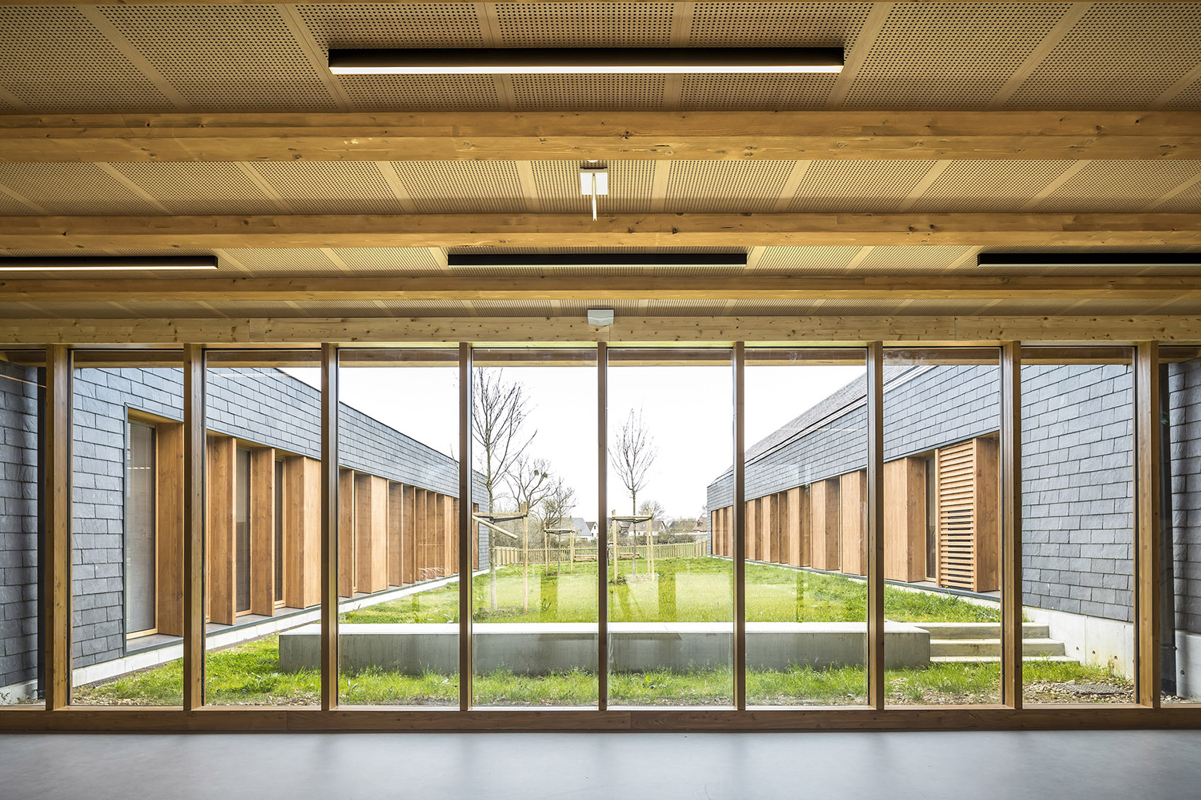 Les Coteaux FLeuris School by HEMAA Architectes 谷德设计网