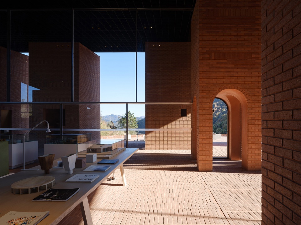 Art Center of Aranya Jinshanling by Atelier Archmixing