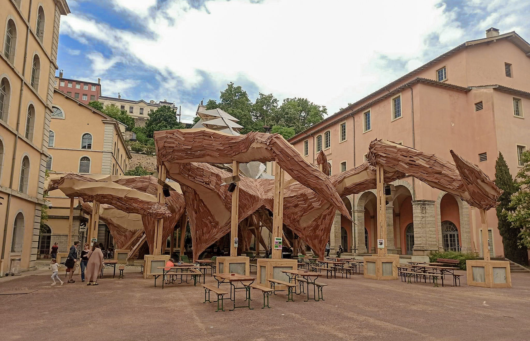 Le Kraken Installation by UV LAB