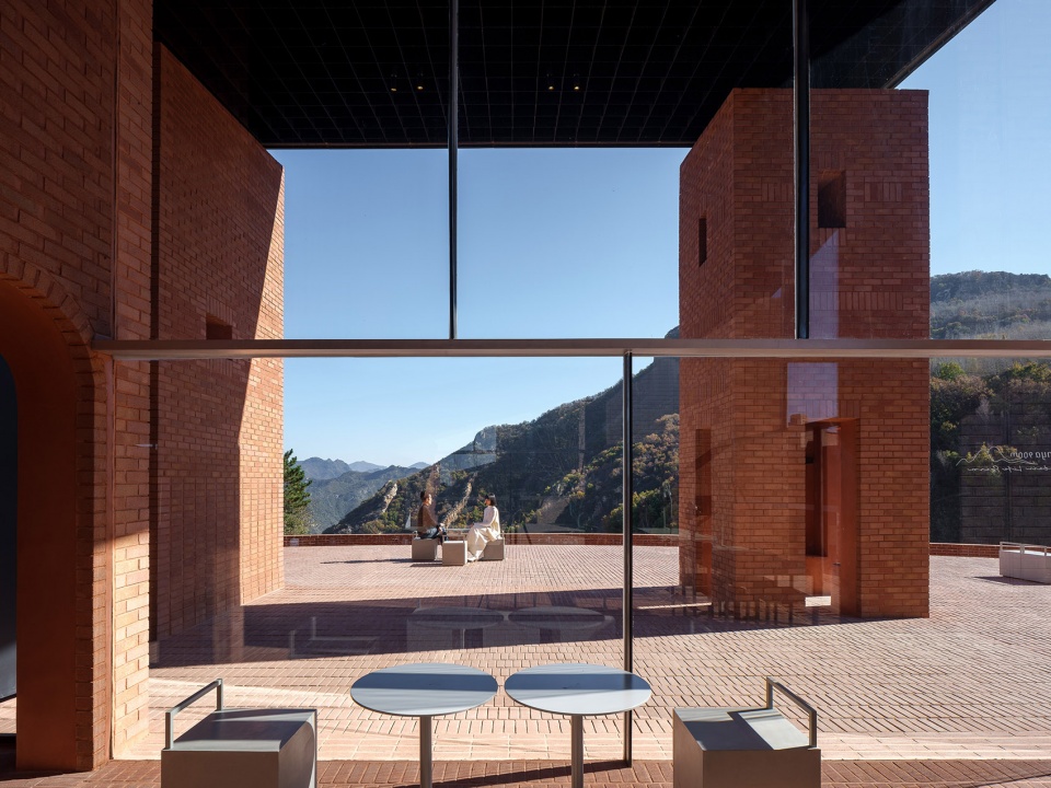 Art Center of Aranya Jinshanling by Atelier Archmixing