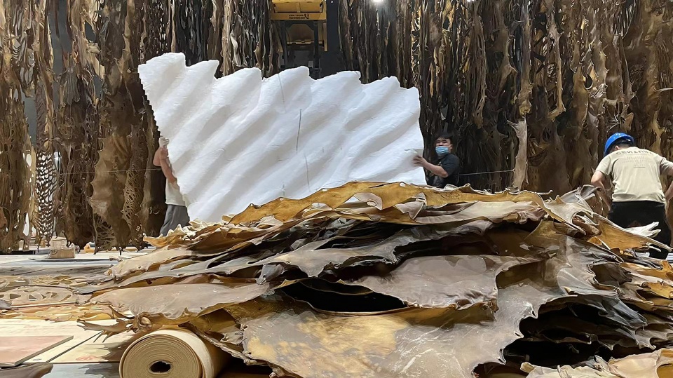 spatial design for wu jianan solo exhibition the huge sand dunes are the bed of the sea china by pills architects
