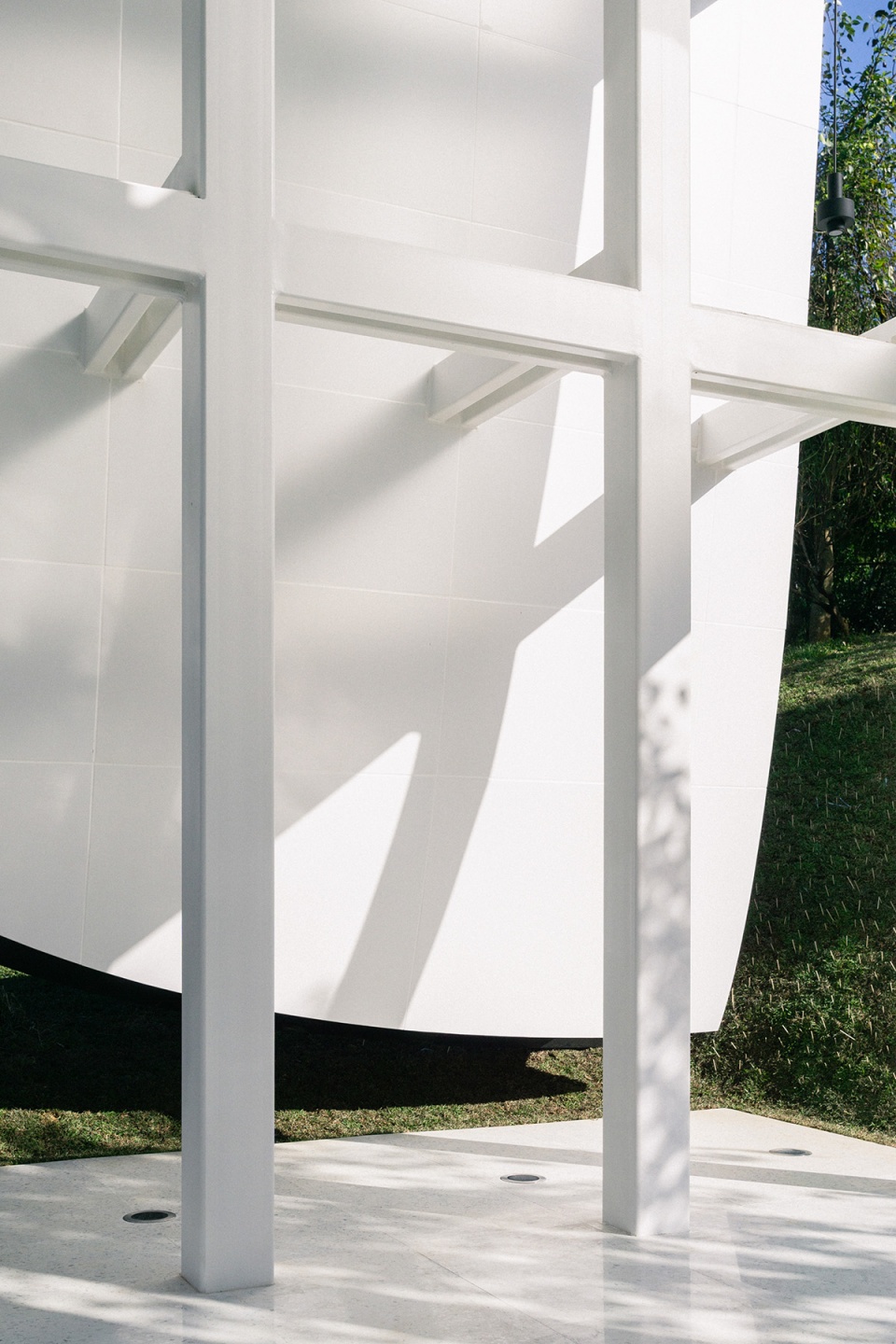 the levitated curtain xi hall by say architects