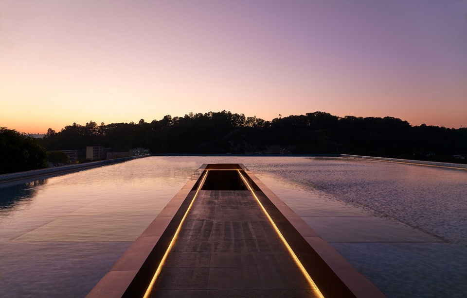 the pond hotel by lad