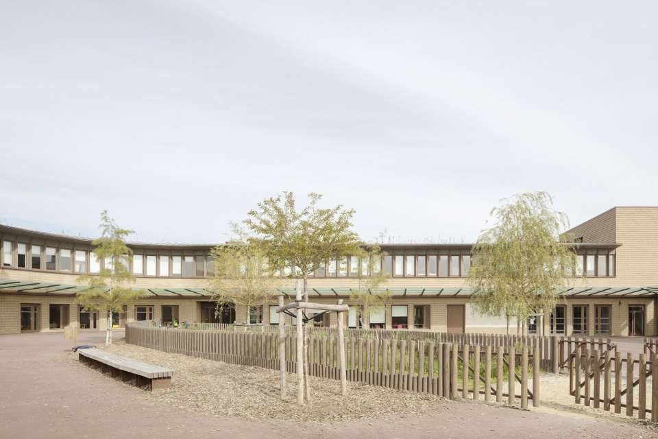 groupe scolaire thomas pesquet villepreux by paul emmanuel loiret serge joly architectes
