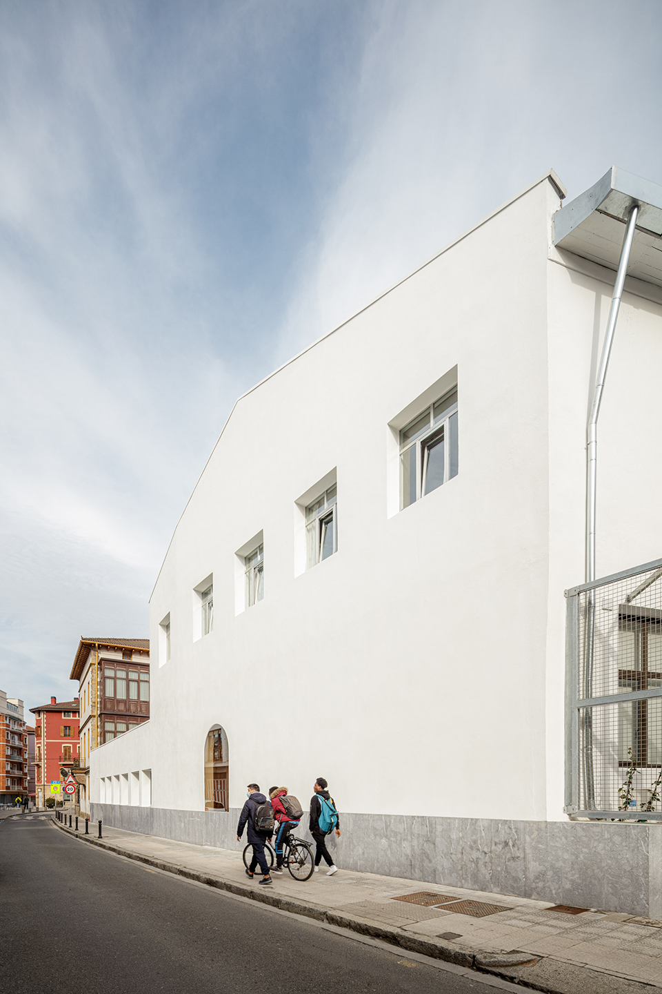 san-antonio-school-playground-by-ele-arkitektura