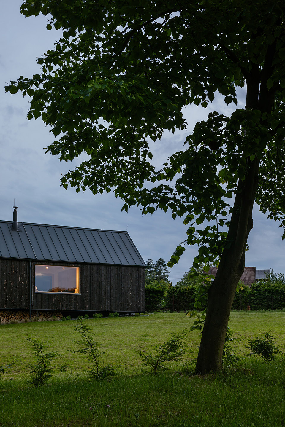 House with Inlaw Suite by KLAR 谷德设计网