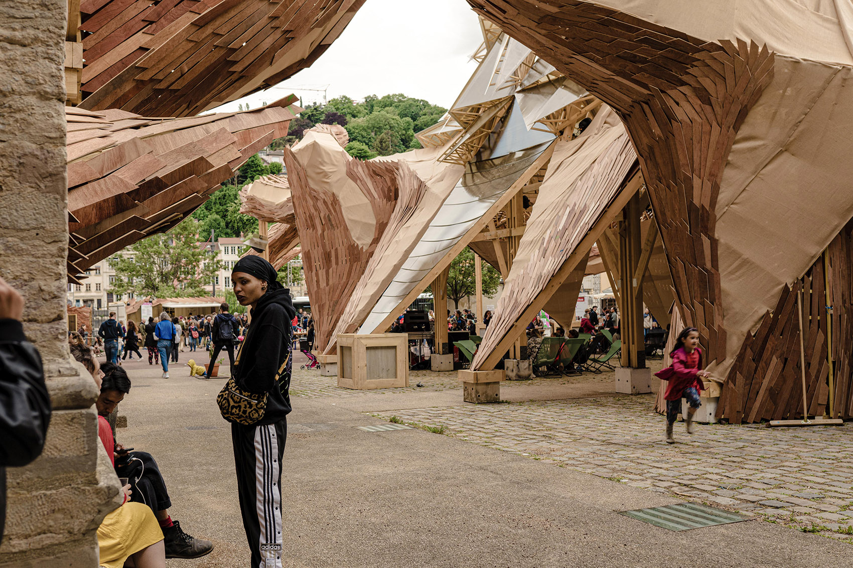 Le Kraken Installation by UV LAB