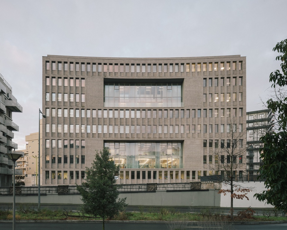 leonard de vinci institute by lan