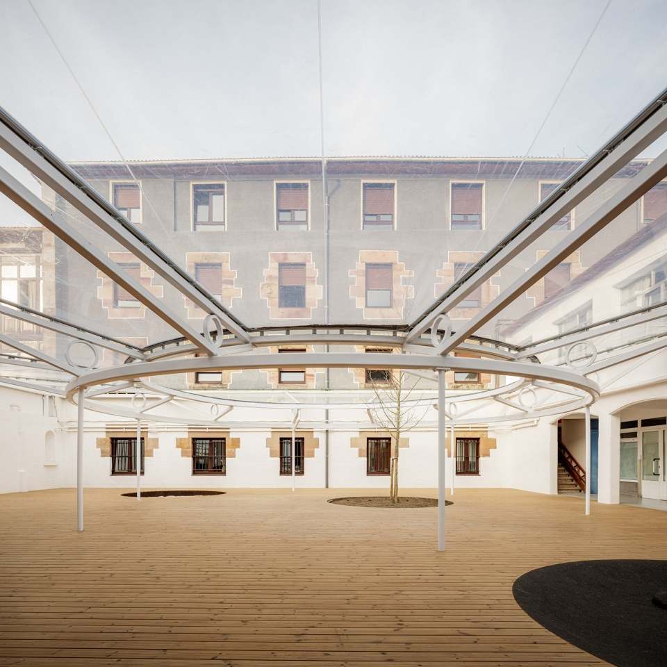 san antonio school playground by ele arkitektura