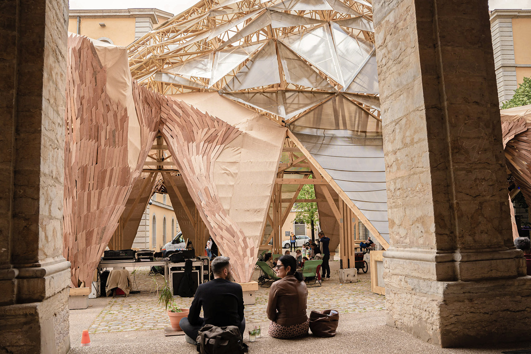 Le Kraken Installation by UV LAB