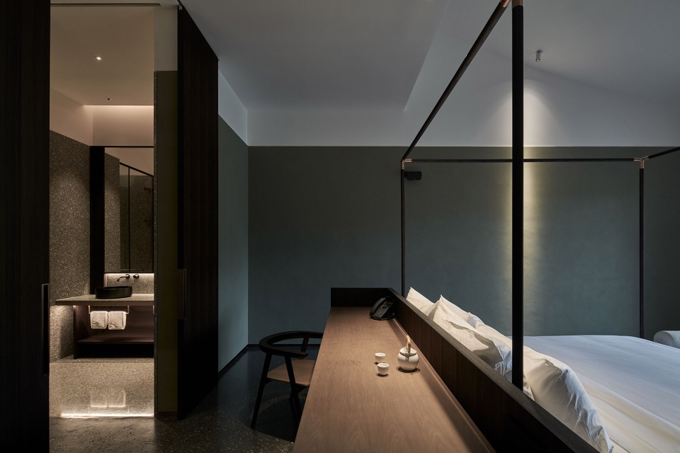 the pond hotel by lad