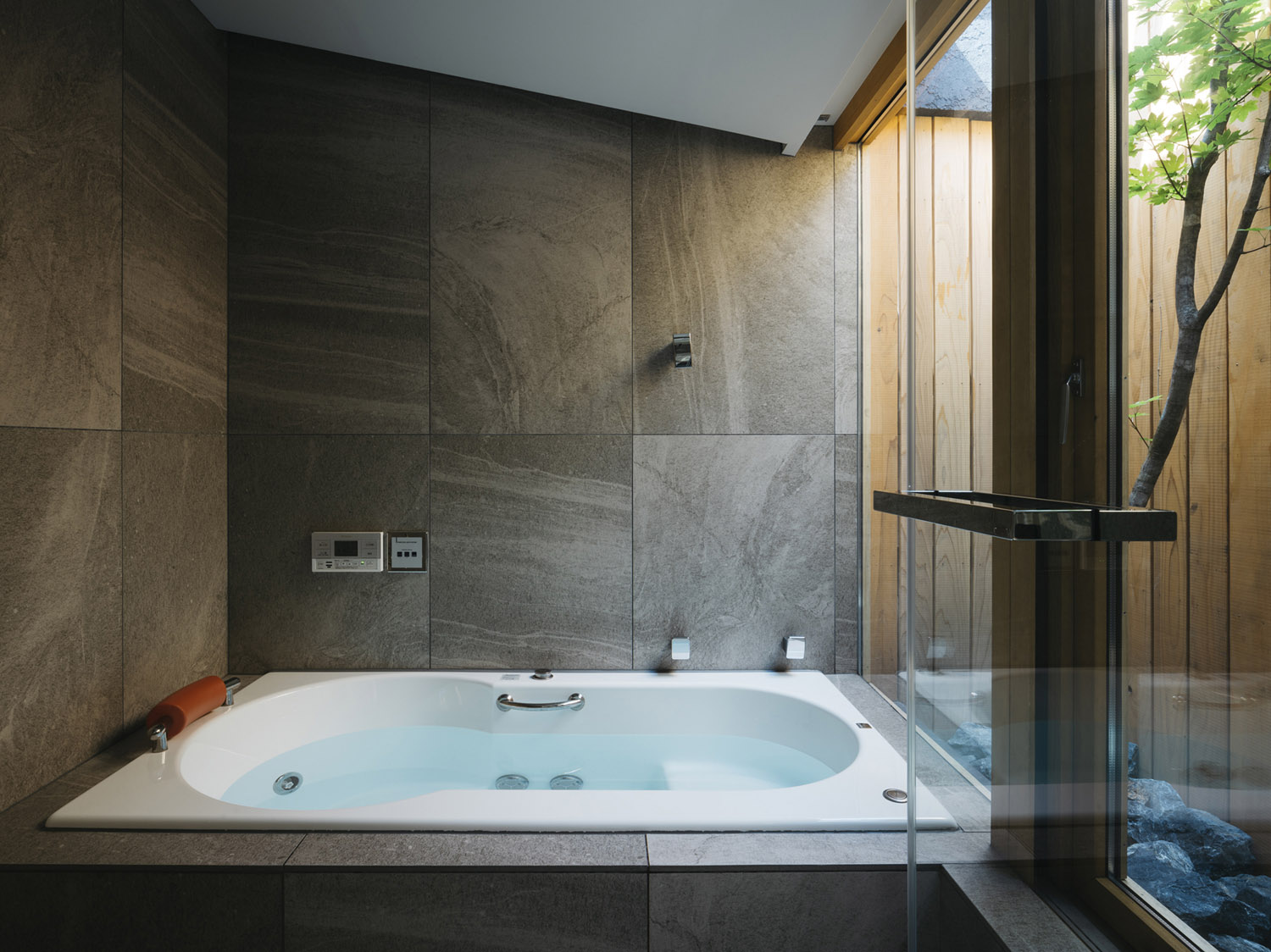 Nightingale House by Atsushi Kawanishi Architects 谷德设计网