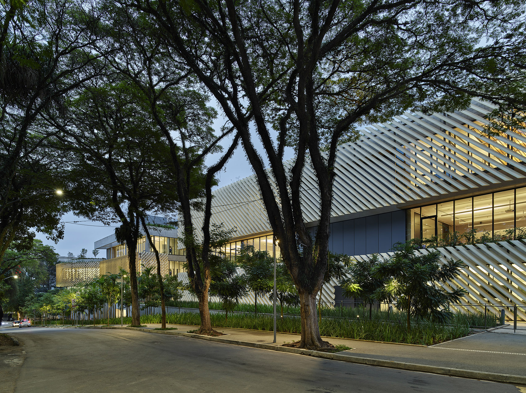 Albert Einstein Education and Research Center by Safdie Architects - 谷德设计网