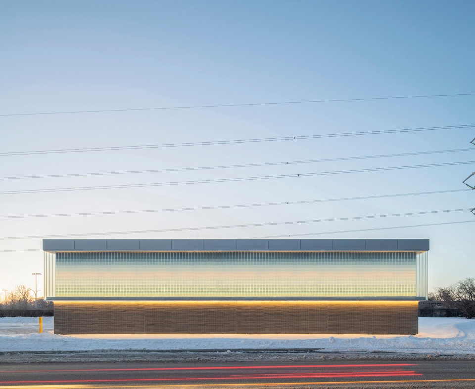 prise deau canal de laqueduc montreal by smith vigeant architects