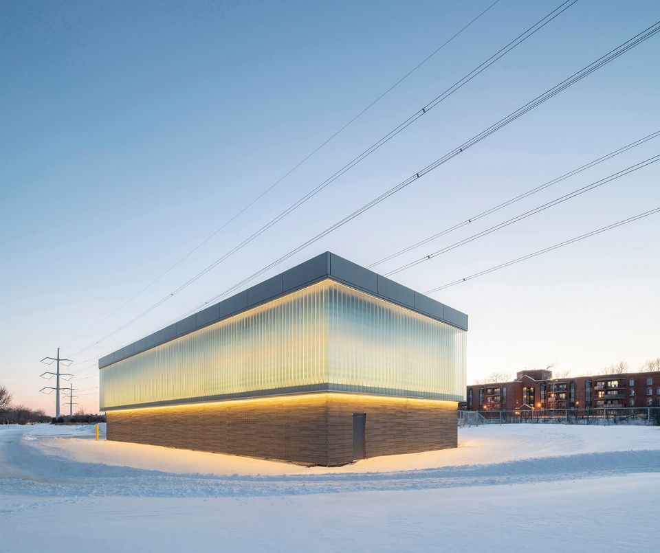 prise deau canal de laqueduc montreal by smith vigeant architects