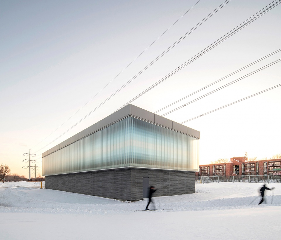 prise deau canal de laqueduc montreal by smith vigeant architects