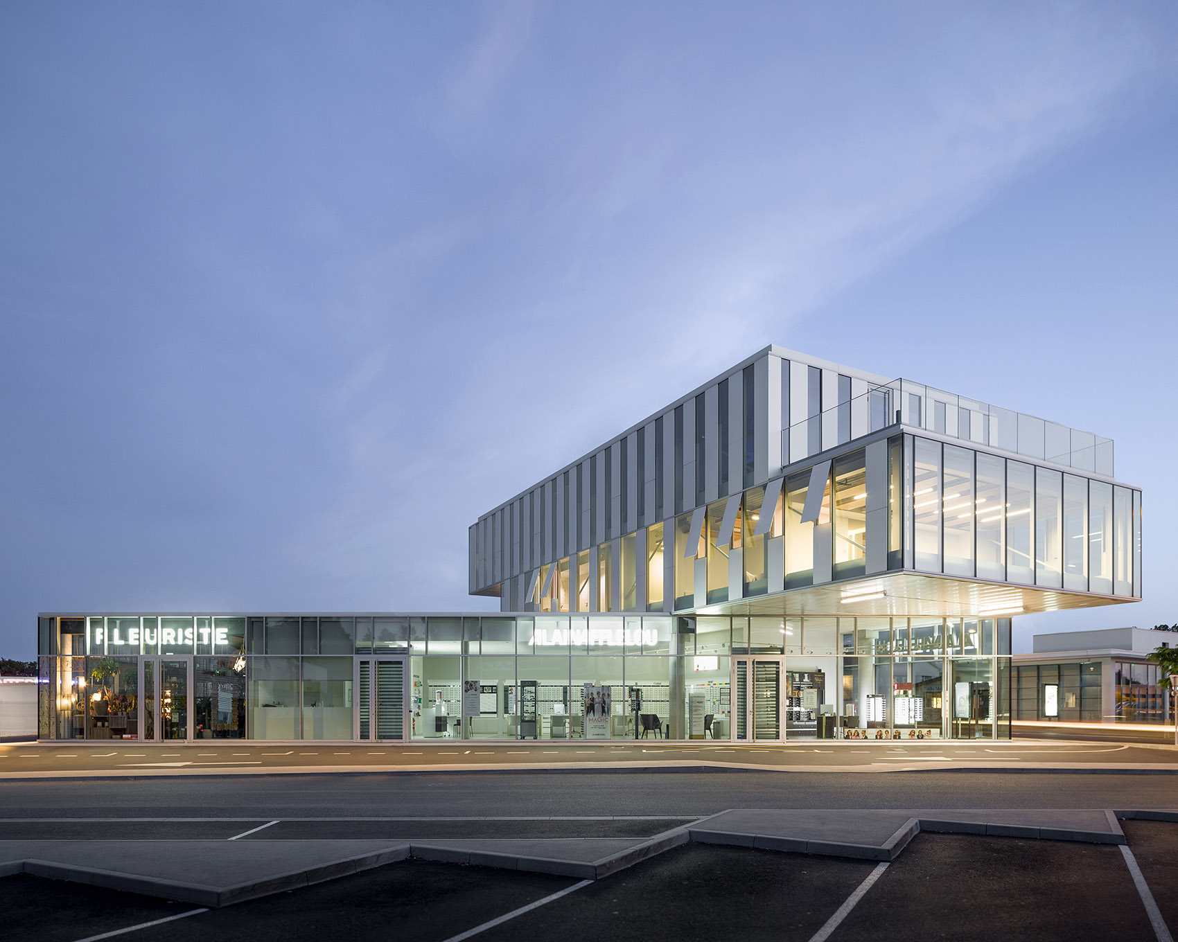 Le DomiNO Head office, coworking & shops, France by Atelier Ronan