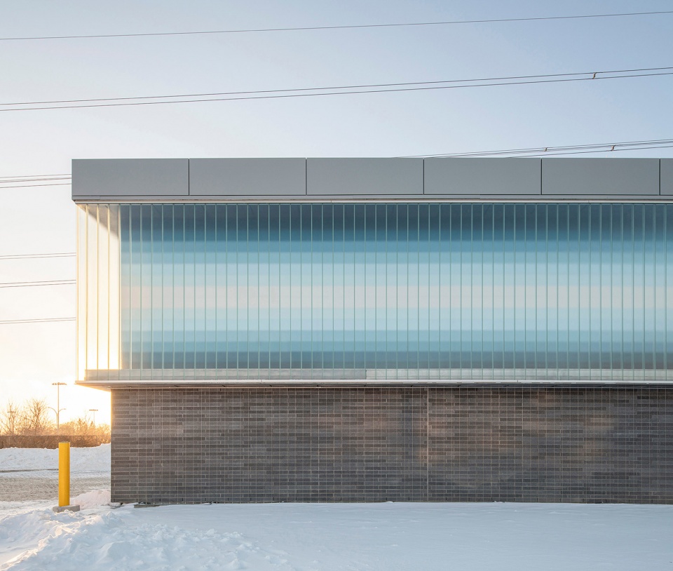 prise deau canal de laqueduc montreal by smith vigeant architects