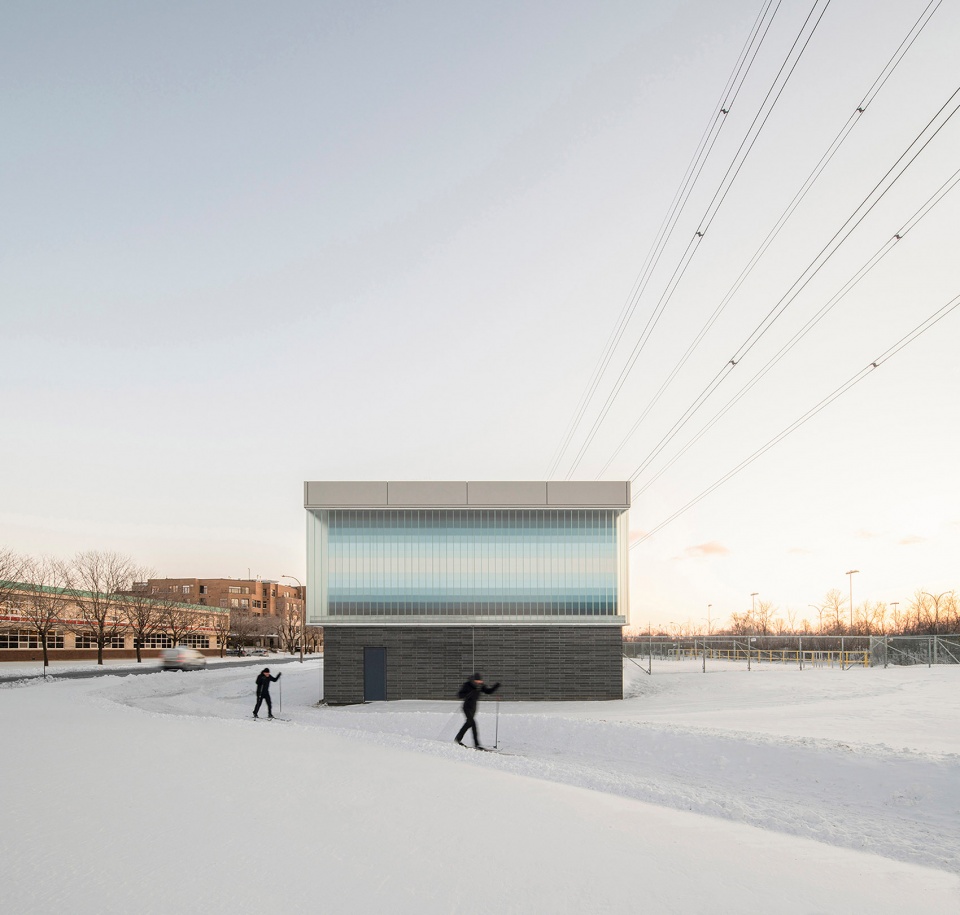 prise deau canal de laqueduc montreal by smith vigeant architects