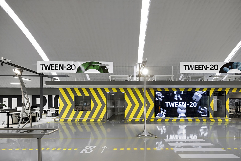 TWEEN 20 China by SORA