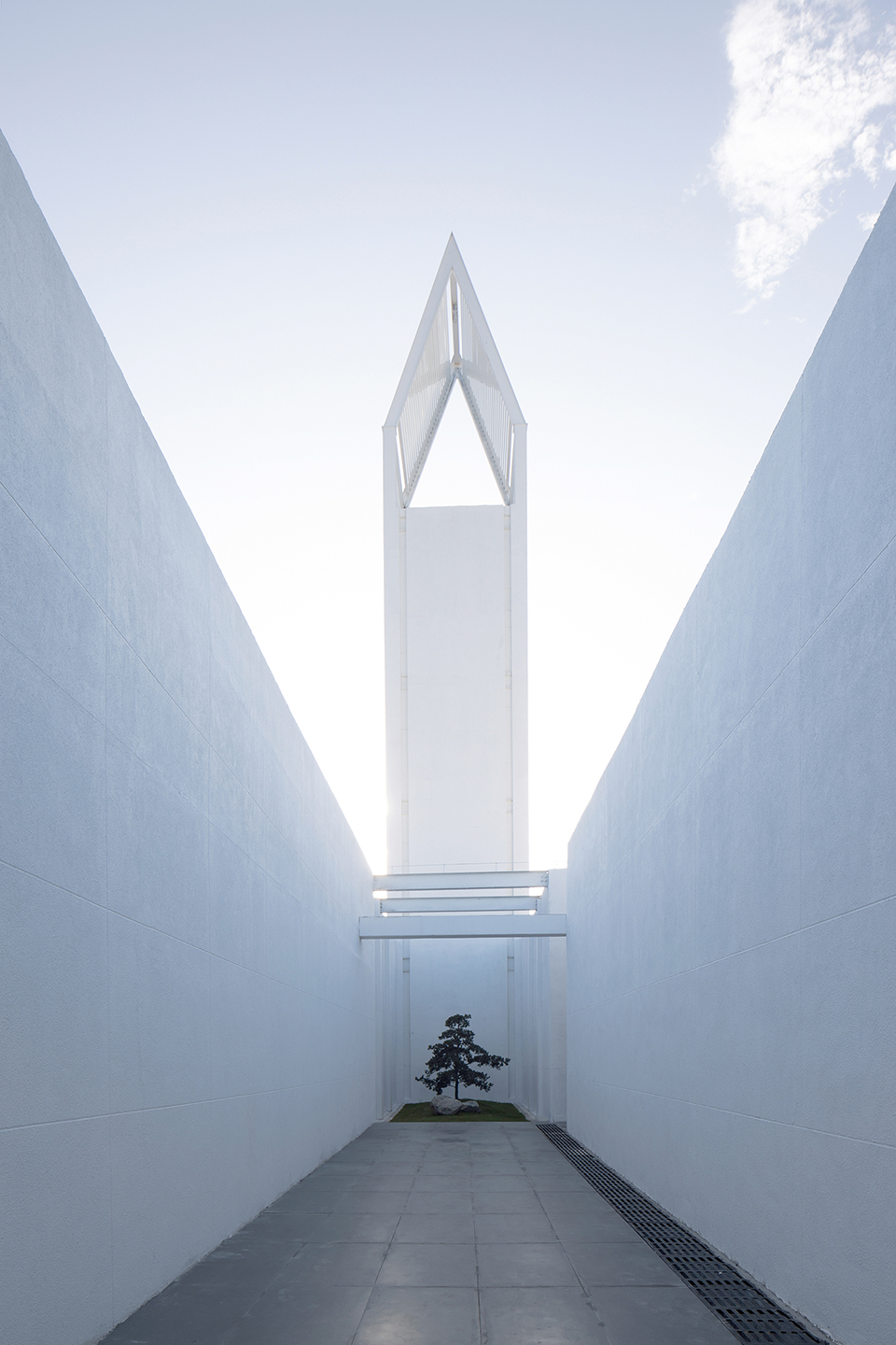Huoshan County Mortuary, China by Hefei University of Technology Design
