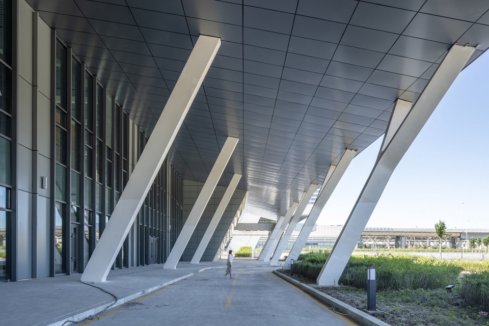 daqing west integrated highway passenger station by had architects studio a05