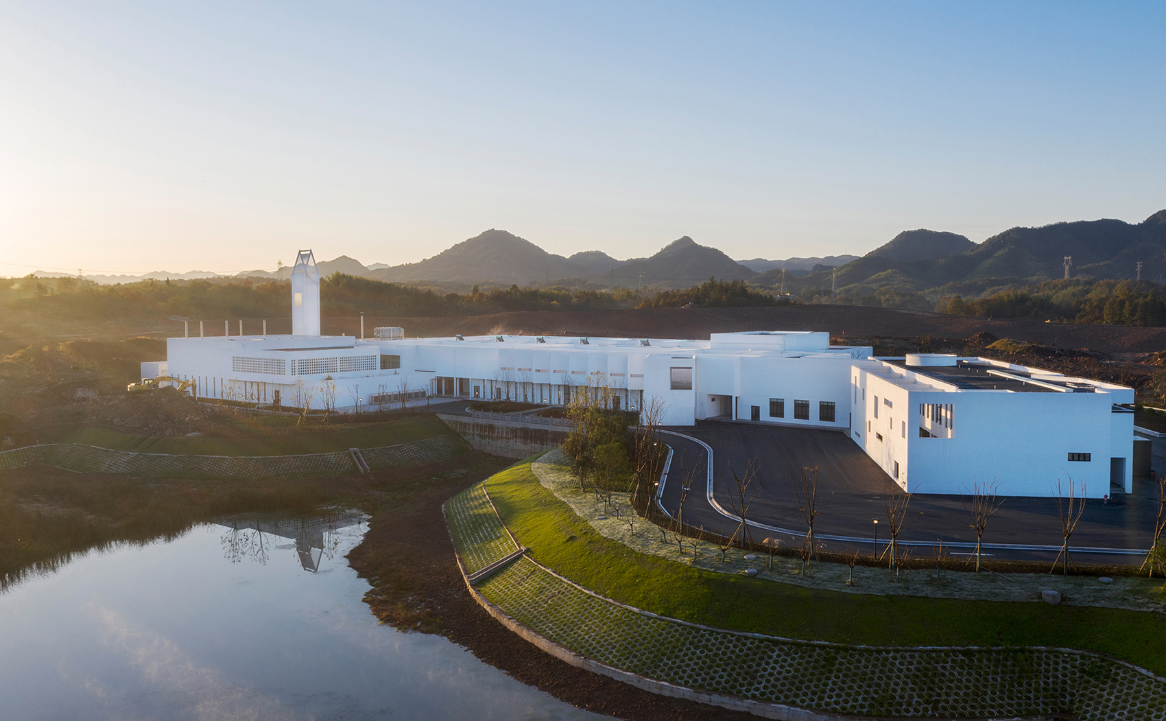 Huoshan County Mortuary, China by Hefei University of Technology Design