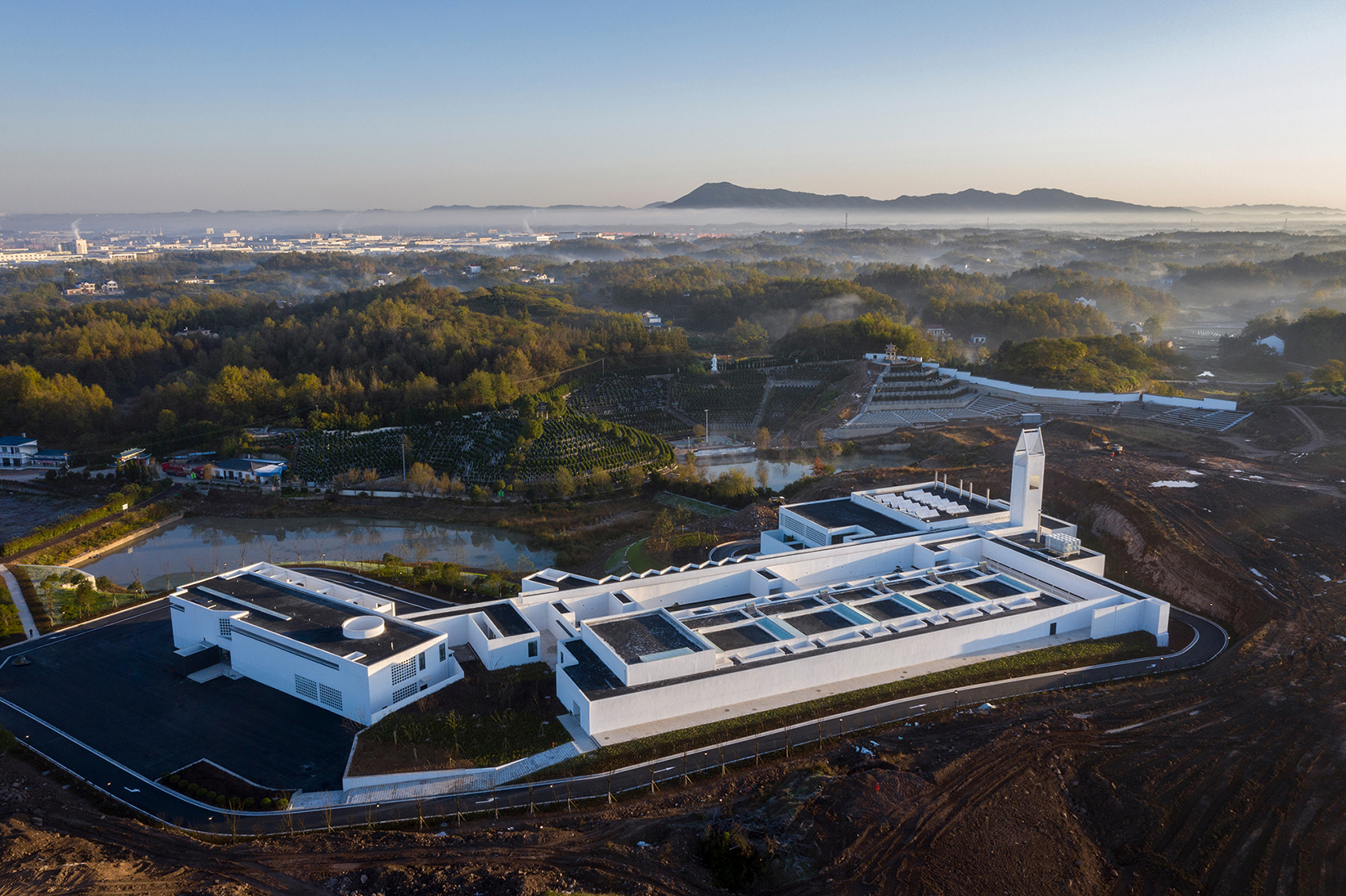 Huoshan County Mortuary, China by Hefei University of Technology Design