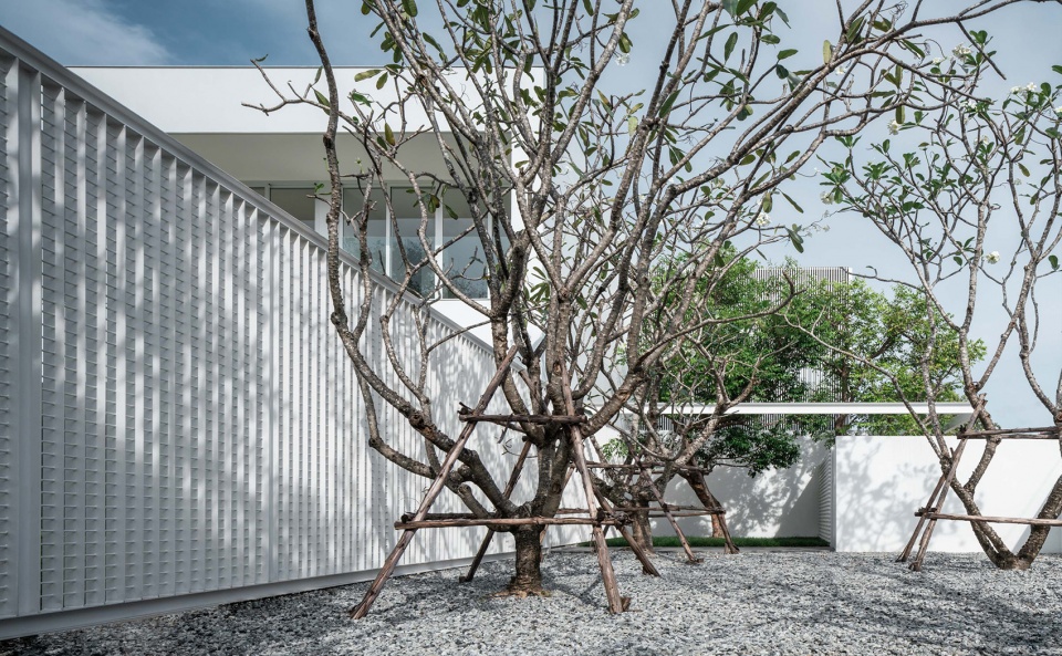VEIL HOUSE by Ayutt and Associates design