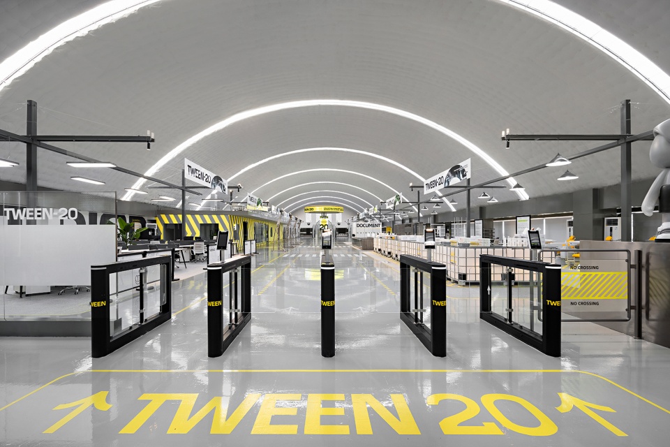 TWEEN 20 China by SORA