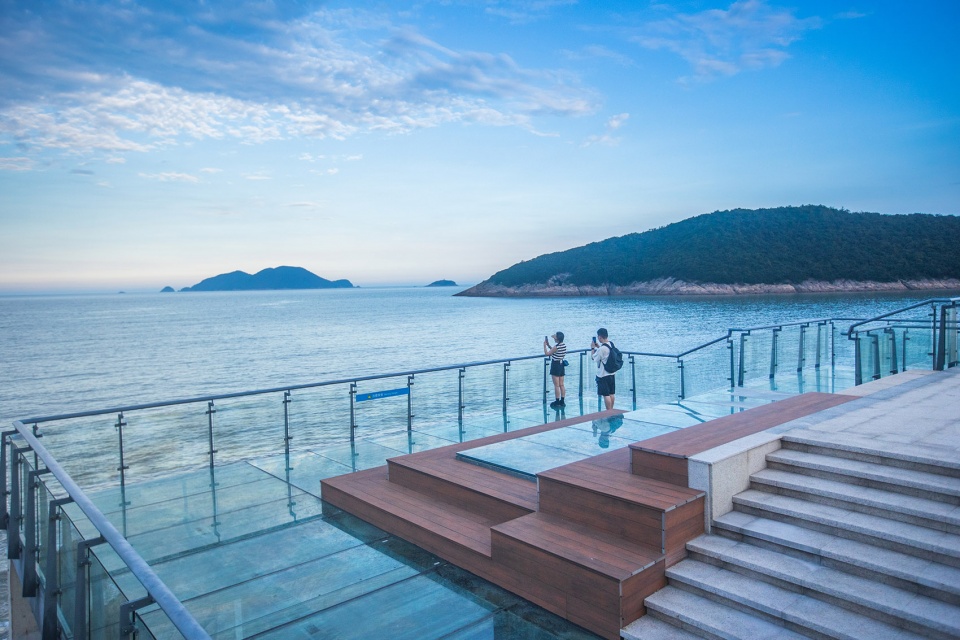 ningbo songlan mountain resort glass walkway by shanghai chidi studio