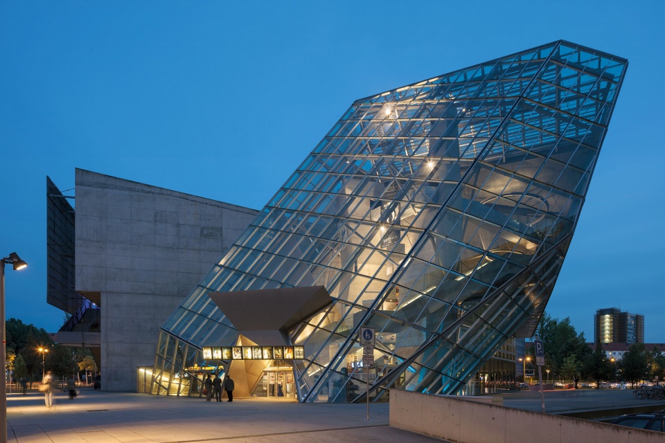 ufa cinema center by coop himmelblau