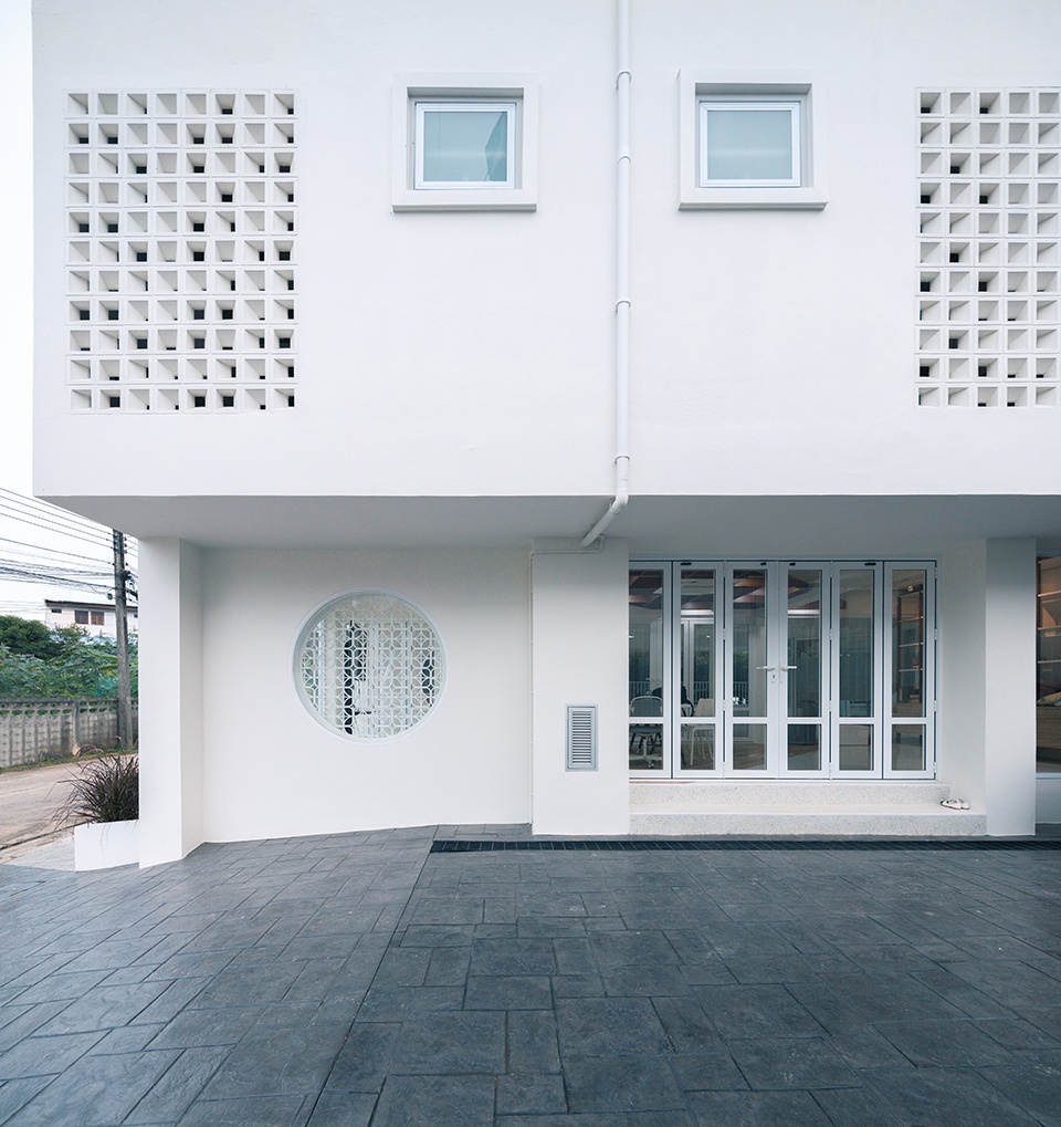 P NG Mansion by LANG GUY Architects