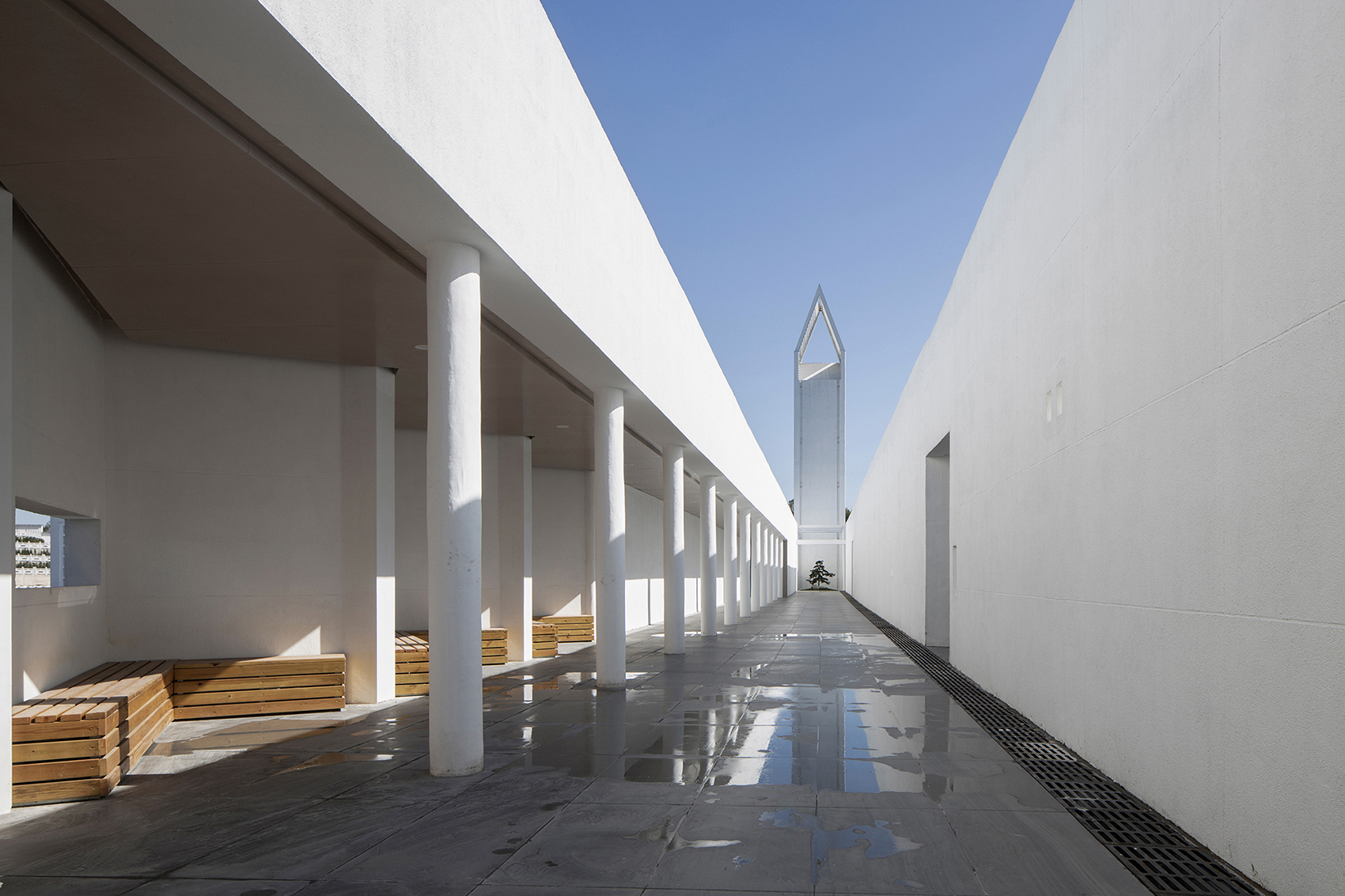 Huoshan County Mortuary, China by Hefei University of Technology Design
