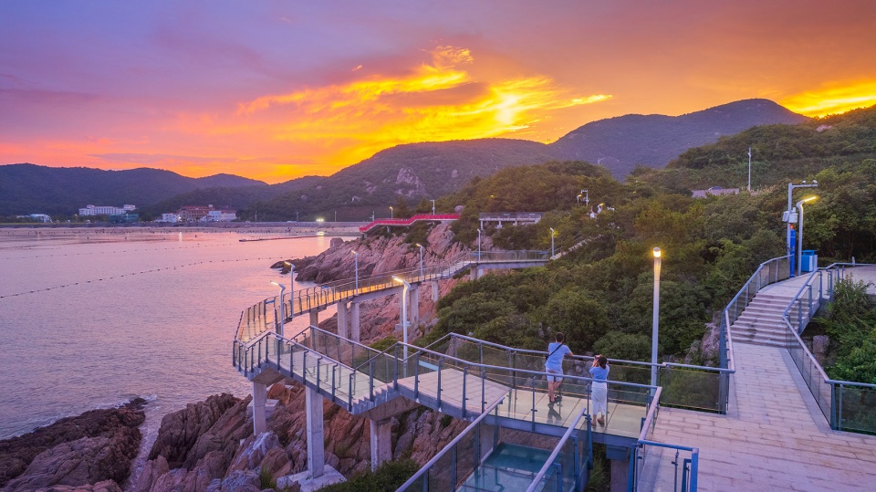ningbo songlan mountain resort glass walkway by shanghai chidi studio