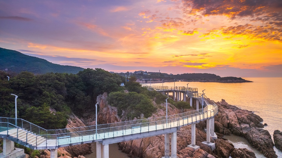 ningbo songlan mountain resort glass walkway by shanghai chidi studio